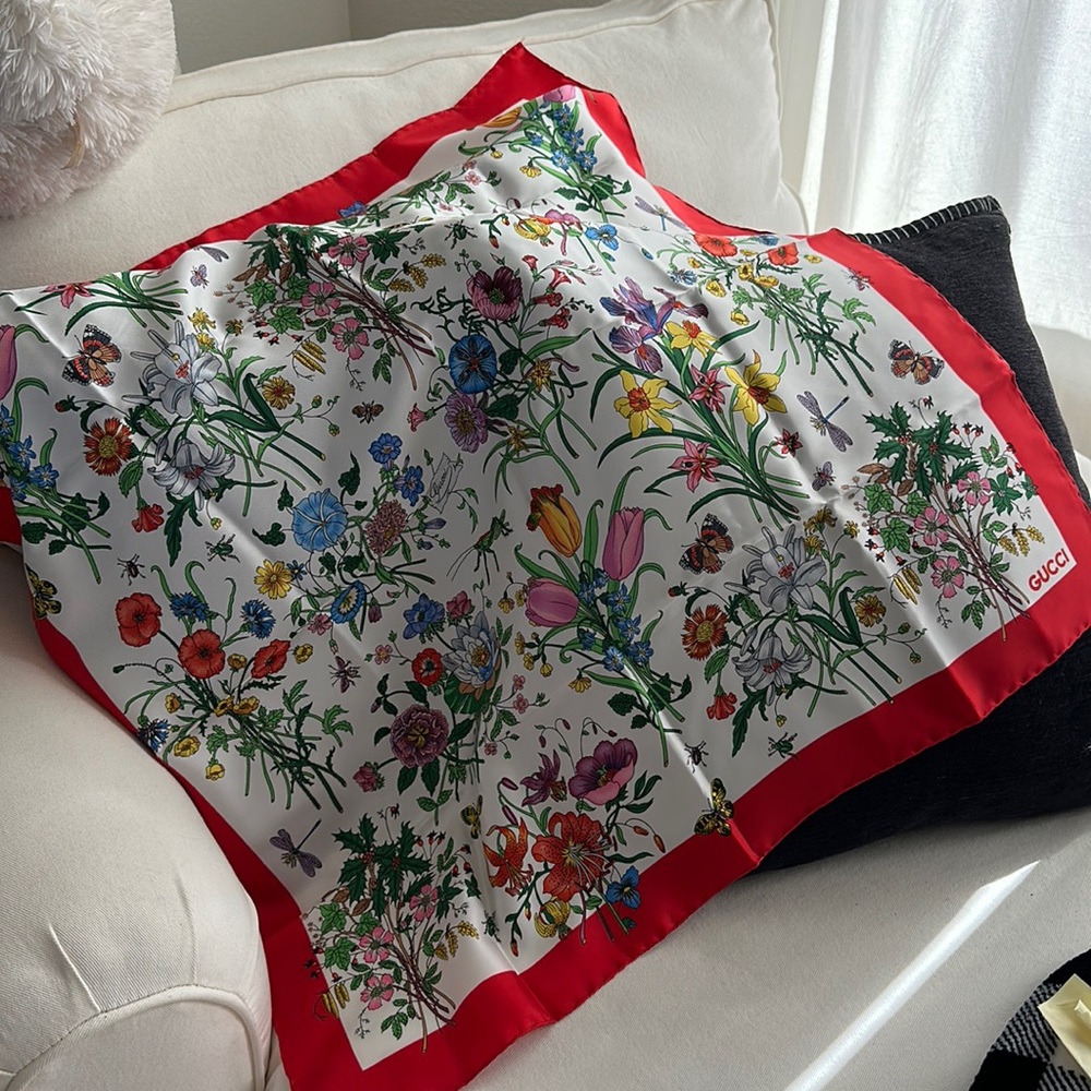 AUTHENTIC GUCCI SCARF